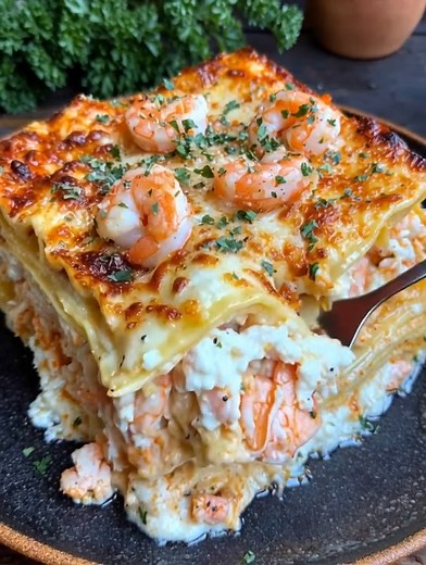🦀 Creamy Seafood Lasagna with Shrimp & Crab 🦀 Layers of tender pasta, juicy shrimp, sweet crab, and rich creamy sauce baked into a decadent seafood twist on classic lasagna. Ingredients: • 12 lasagna noodles • 1 lb shrimp, peeled and deveined • 1 lb crab meat ... 👇 Full Recipe in Coʍmеոτ 💬 | Recipes by Rose