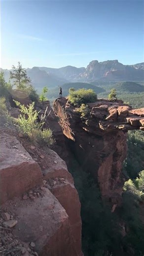 Hiking to Devil’s Bridge Sedona – Epic Arch Walk! #SedonaAdventure #ArizonaHiking #shorts