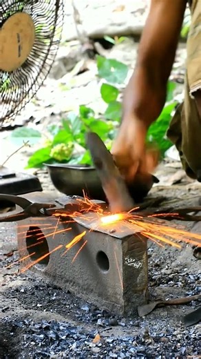 A blacksmith works hard and earns money. 🔨🔥#shorts #hardwork #blacksmith