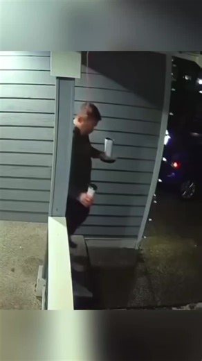 Woops 😬😂 #slipping #ice #watchout #fallingdownstairs #fyp