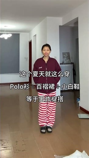 OOTD College Style: White Sneakers & Pleated Skirt