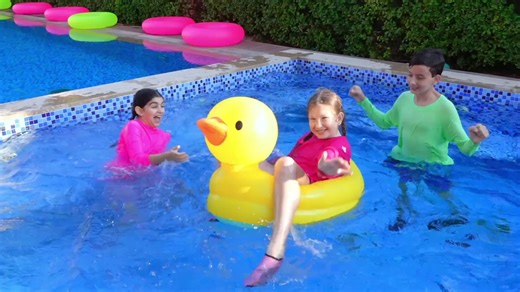 【Kids Diana Show】Inflatable Pool Toys Adventure Learning to Share