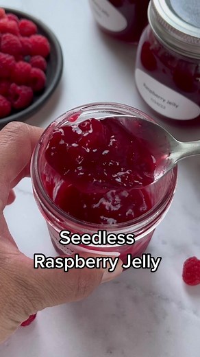 It’s truly easy to make delicious raspberry jelly in less than 30 minutes. And no pectin required!TIP: To remove the seeds, run the berries through a juicer.#raspberries #homemadejelly #jelly #raspberryjelly #canning