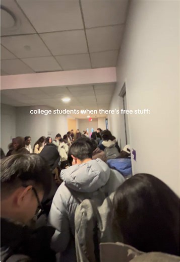 and the fact that i walked away with a single sticker 🥲 #college #nyu #v100 #violets #nyc #creatorsearchinsights @𝐣𝐮𝐥𝐞𝐬𝐬𝐬🎀