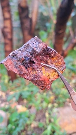 Limonite, minerals containing gold