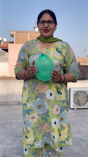 Riyan Ballon Ko Aise Fodta Hai 🎈🤗#viral #funny #trending #shorts #mukeshkatariya143 #ytshorts