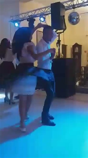 Ceteră și Dans: Tradiții din Maramureș