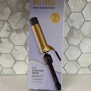 Hot Tools Pro Signature Gold Curling Iron Long-Lasting, Defined Curls, 1 1/2"