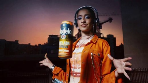 Modelo Chelada Suprema TV Spot, 'Rooftop'