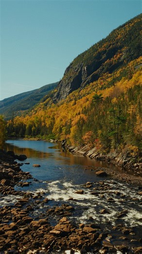 Entre les parcs nationaux majestueux, les nombreuses randonnées et les panoramas à couper le souffle, la Route des Montagnes est un classique de l’automne dans Charlevoix. 😍🍂 | Tourisme-Charlevoix