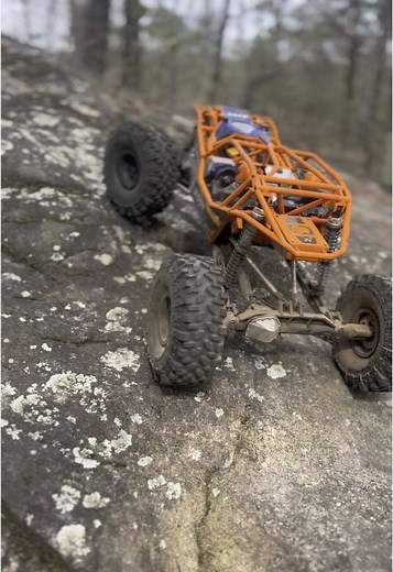 Testing out the @axialadventure RYFT crawling setup with the new pinions, locked diffs and @hobbywing Fusion 2n1. I think with some new tires and some weight down low, we might have a halfway decent crawler. #rc #rccrawler #fyp #radiomaster @hobbywingtechnology