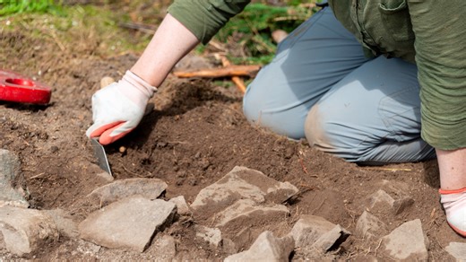 Easily Sift Gravel Out Of Soil Or Sand With A Simple DIY Solution - House Digest