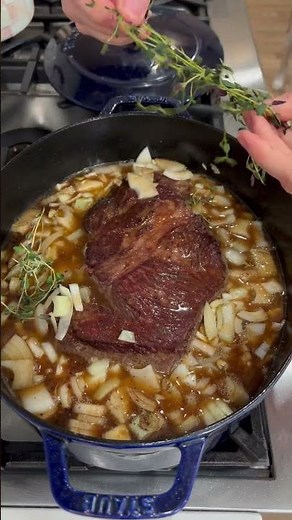 The Best Slow Cooker French Onion Pot Roast #comfortfood #dinner