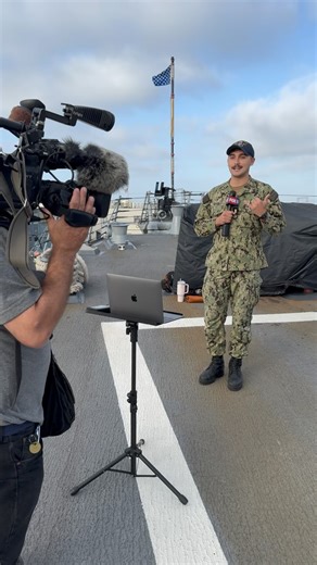 🎤USS Sterett hosts San Diego’s Fox 5 News!📰 Weatherman Mr. Brad Wills visited Sterett for a live weather broadcast and to interview Sterett’s Dauntless Warriors. Can you spot the ship’ mascot Andrew the phoenix? | Surface Warriors