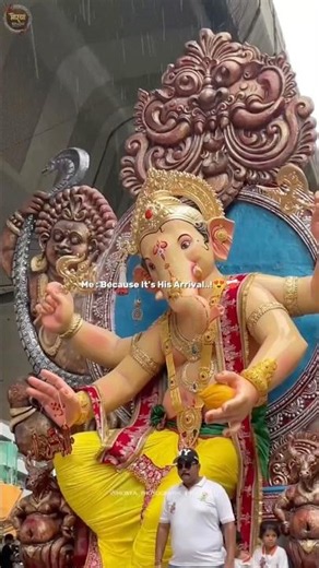 🚩 When Bappa Arrives, Hearts Melt ❤️ | Ganpati Entry Reel #ganpatibappamorya