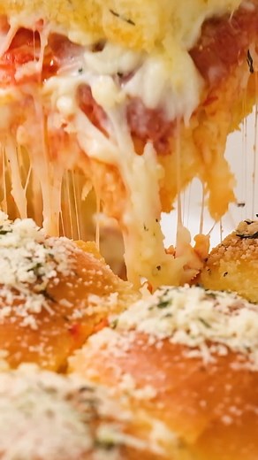 These pizza sliders are a great way to enjoy everybody’s favorite food in a different and delicious new way. Mini buns are piled with rich pizza sauce, spicy pepperoni, and melted cheese for this tasty twist with the same classic pizza flavors we all know and love. Tap the link in our bio for the recipe: https://spaceshipsandlaserbeams.com/pizza-sliders/ . . . #PizzaSliders #EasyEats #GameDaySnacks #MiniPizza #FingerFood #PizzaLovers #PartyAppetizers #KidFriendly #ComfortFood #QuickAndDelicious 