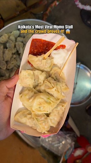This is the momo stall Kolkata can’t stop QUEUING for — 3 months and already full madness! 🔥 The flavours justify the hype: 💨 Steamed – ₹70 (12 pcs) 🌶 Peri Peri – ₹100 🔥 Kurkure – ₹120 🧀 Cheese Burst – ₹140 🍜 Mo-Pasta – ₹170 If you love momos, this spot is non-negotiable. 📍 God’s Kitchen - Opp. Lane of Arsalan, EEDF Ground (near South City Mall) l Opens at 2 pm [ street food of kolkata , momo , hidden gem , tibetan food , best momo place in kolkata , foodie , must try eatery ] | kolkatade
