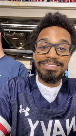 Alex really let his chance to set the cheeks free and streak go out the window