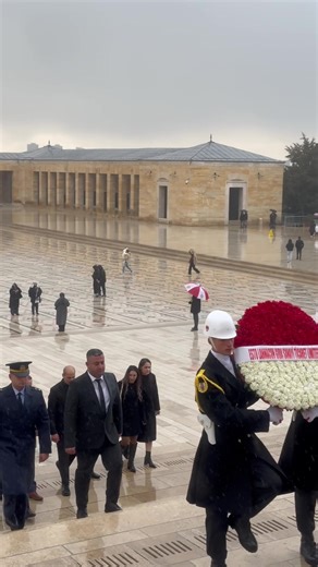 Minnetle ve şükranla.