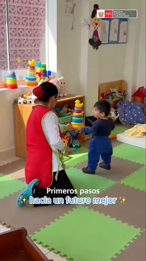 En el Servicio de Cuidado Diurno (SCD) del Programa Nacional #CunaMás, del Ministerio de Desarrollo e Inclusión Social del Perú, acompañamos con ternura y dedicación cada logro de nuestros pequeños. 💪🏽👶🏽 ✨ Gracias al trabajo comprometido de nuestras madres cuidadoras, los niños desarrollan sus habilidades motoras, sociales y emocionales en espacios seguros y llenos de cariño. | Midis Cuna Más
