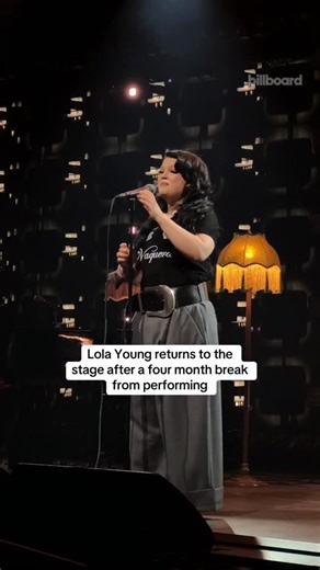 Lola Young sings “d£aler” at Spotify’s Best New Artist party during Grammy Week, marking her first performance since collapsing on stage in September | Billboard
