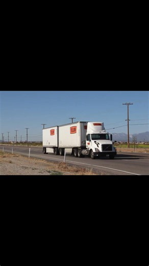 Adelanto Double Trailer Yellow Freight #shorts #big rig #trucking