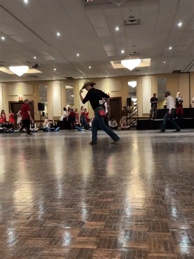 I'm still in the cloud right now. OMG, I can't believe everything happened yesterday. I'm a grand champion in the men's inter. It's unbelievable! . 🕺🏻 Cooler than me 📍 The true north Line Dance comp . You like my hat? Want to custom-make yours but don't know where to go? Go have a close look at @pyr_hat profile. She made everything by hand, and oh man, she does miracles! . #pourtoi #countrydance #fyp #dance #linedance