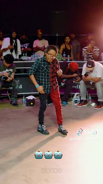 The robot that cannot Human! Chibi! 🤖🤖🤖 | Chibi The Robot