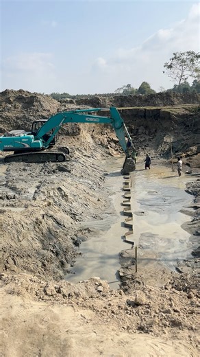 Sheet piles are thin, interlocking structural sections driven into the ground to form a continuous wall. Their main purposes include: 1. Earth Retention • To retain soil in excavations such as basements, trenches, and foundations. • Prevents collapse of sides during deep excavations. 2. Water Retention / Cut-off • To prevent seepage of water into excavations. • Used as cut-off walls in cofferdams, canals, and riverbanks #CivilSiteWork #CivilSiteEngineer #CivilSiteEngineer #allcivilengineer #shee