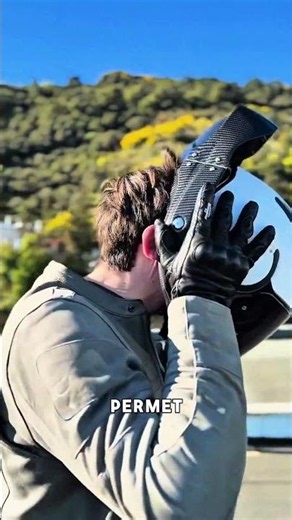 The strangest helmet in the world… and the reason behind it will surprise you 😳🪖