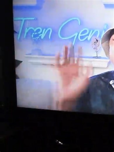 Real Conversation with / Tren Genius: This guy Tren is having a real-life conversation with the people who he speak too but at the same time he's funny how he says it. Follow him n support him