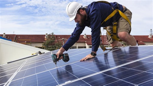 Solar Tax Credit Vanishes: Homeowners Face $9,000 Loss Under Trump's New Bill After 2025