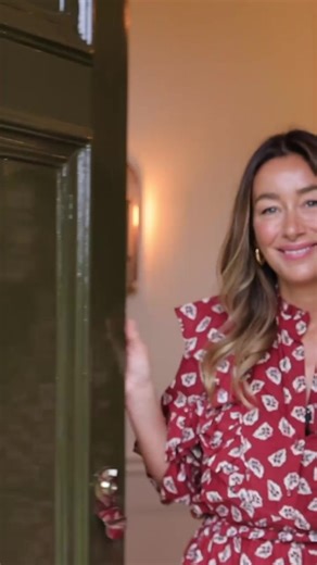 Welcome to the Thames-side London home of fashion designer Wiggy Hindmarch — a joyful celebration of print, texture, and British charm. With a coastal-inspired dining room, countryside details, and a rich creative legacy, this riverside house is full of character and story. Watch her #homeworthy tour at HOMEWORTHY.COM ✨ #homeworthy #londonhome #riverthames #britishinteriors