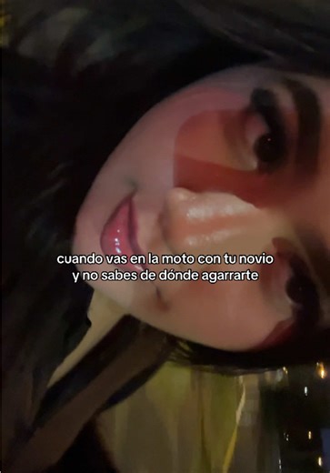 Momentos divertidos en moto con tu novio