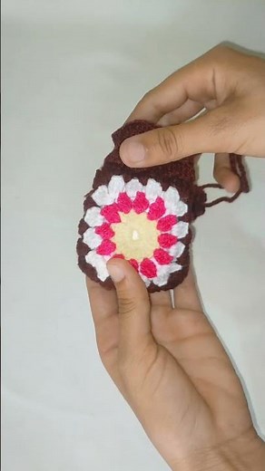Easy Crochet Pods Pouch Tutorial | Cute Mini Earbuds Case | Granny Flower Design
