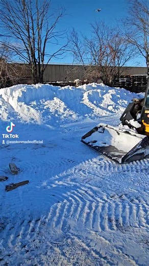 Snow covered Firewood pile? No problem for the Eastonmade DSC10 Disc Screener. In stock and ready to ship! 613-812-3213 www.eastonmadewoodsplitters.com #woodsplitter #eastonmadewoodsplitters #eastonmade #chainsaw #firewood #logsplitter #firewoodcleaner #happycustomer #cleanandeasy #perthontario | Eastonmade Wood Splitters