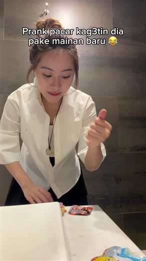 Seruuu mainan baru😂😂 #enricovirly #prank #coupletok #couplegoals | couples doing pranks