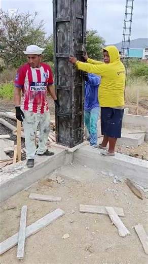 Colocación de Encofrado de Columna.