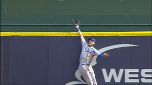 Bellinger robs Yelich of a homer