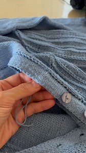 How to sew a button on knitwear 🧶🧵 🧶 Weave in your yarn (no knots!), then place a toothpick under the button to leave room for the buttonhole band. Stitch it in place, wrap the yarn 3x around the stitches to form a shank, then secure it with a couple of buttonhole stitches on the wrong side. Weave in the end. 🧶 Sewing multiple buttons? Carry the yarn to the next one! 🧶 Add a backing button for delicate knits | Annaplexis