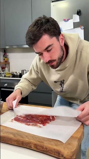 Leeks are in season and this recipe for roasted leeks with Navidul Iberian ham is 😋