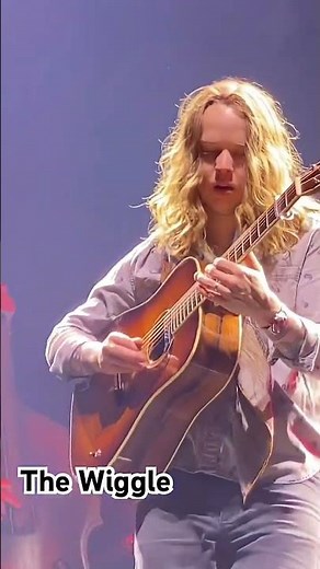 Billy Strings - The Wiggle