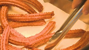 RAW: Making churro treats topped with ice cream at Churro Co.