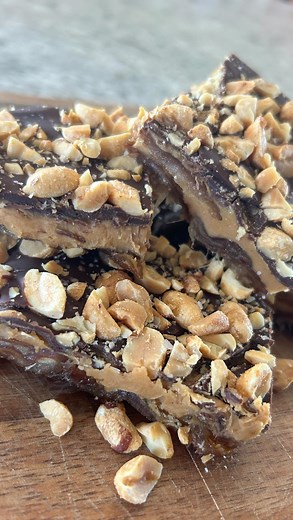 21 reactions | DATE SNICKER BARS I’m a little obsessed with these...