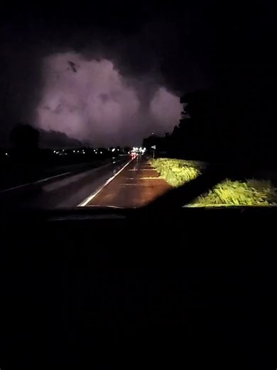 #plevnakansastornado #tornadochasing #tornadoes #nightthunderstorm #tornado Approx. 1155PM CT May 18th 2025 Near stafford Kansas west of Plevna. This may be the Tornado at the stage when it had just went through Plevna and about to cross the country highway Im on (Im facing east)