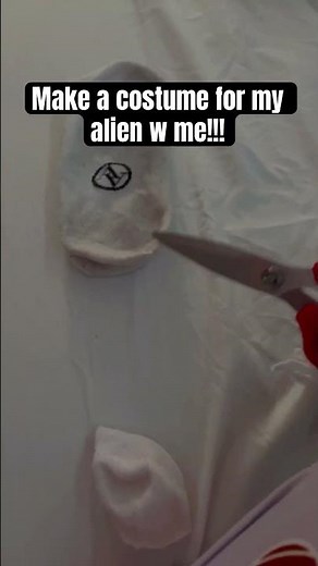 Make an alien costume w me!