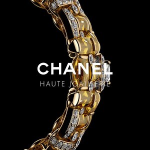 1.6K views · 847 reactions | Collection de Haute Joaillerie TWEED DE CHANEL. Le bracelet TWEED BYZANCE. Une création incroyablement graphique, articulée autour d’un tweed de béryls et de diamants. Des béryls facettés pour l’intensité et des diamants en sertis clos pour la lumière tissent un lien avec l’or jaune autour du fermoir en forme de soleil. Découvrir sur chanel.com/-TWEED_2023_FB7 | CHANEL | Facebook