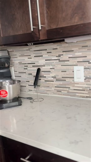 I found this 2.5 quart slow cooker on Walmart for only $19 😭😭🤭 a win is a win 🤷🏾‍♀️ 🔗 linked in bio under ‘big girl apartment finds’ #slowcooker #homefinds #luxuryapartment #luxurylifestyle #drewbarrymore | Tiffany Walker