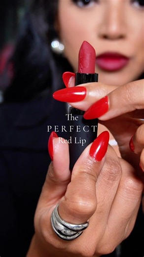 This is the best red lip combo I’ve ever experienced and that is saying A LOT (I’ve tried them all). @M·A·C Cosmetics blew me away with the entire Powder Kiss Collection 💋 #makeup #macpowderkiss #maclipstick #maclipcombo