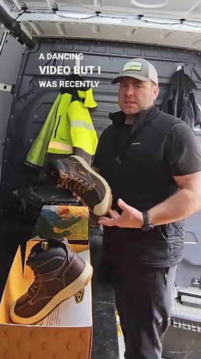 Introducing the @keenutility Fort Wayne. My favorite KEEN Utility boot to date is the Cincinnati, but the Fort Wayne is a little lighter, has to toe protection and it reminds me of my old skate shoes. Waterproof, carbon fiber toe, Luftcell cushioning, EH rated . . #KEENutility #framersareadyingbreed #framer #framerlife #framing #footings #foundation #concrete #mathneverlies #layitoutbuilditup #Carpenter #carpentry #squaresnapbuildrepeat #finishframing #frametheworld #construction #craftsman #fra